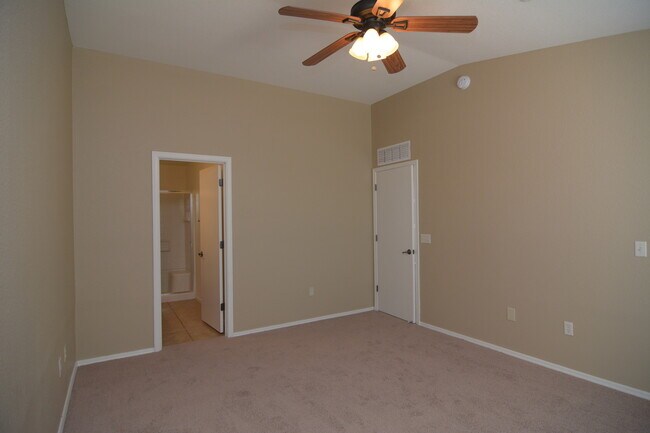 Building Photo - Well Maintained 2 Bedroom 2 Bath Home! Great South Tucson Location!