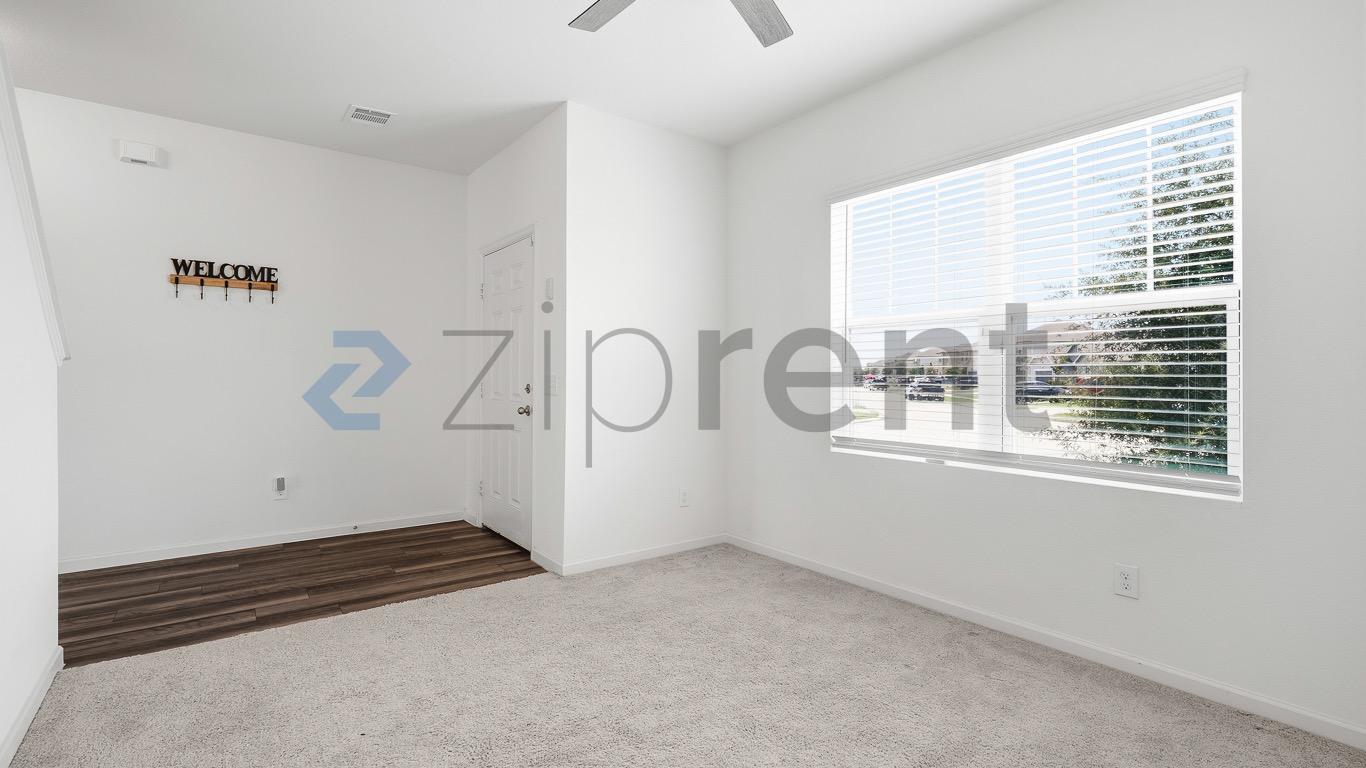 Building Photo - Unit