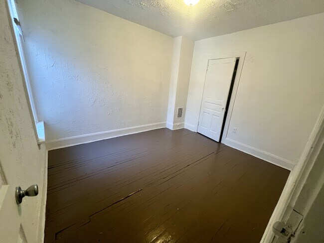 Building Photo - 26 N 16th St