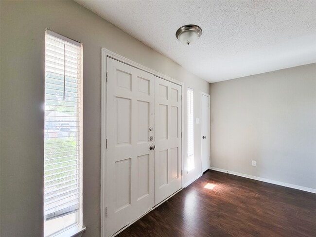 Building Photo - 18402 Tall Cypress Dr