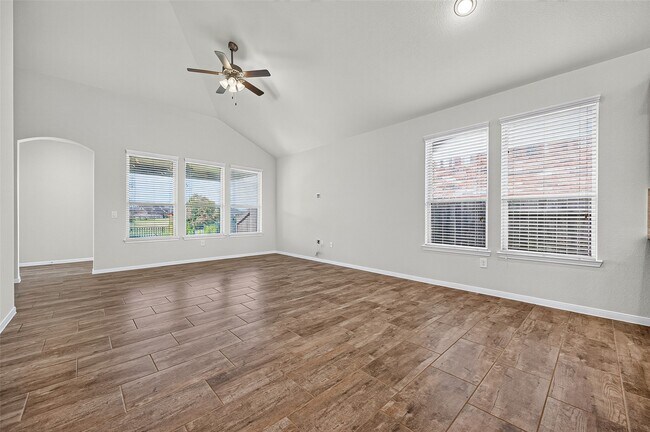 Building Photo - 24603 Royal Pike Dr
