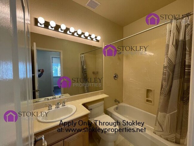 Building Photo - 208 Stetson Dr