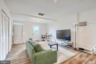 Building Photo - 1729 Guilford Ave