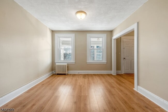 Building Photo - 525 Maple Ave