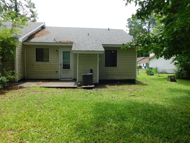 Building Photo - Charming Duplex in Havelock