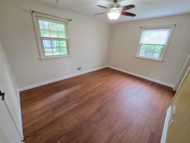 Building Photo - Charming 4-Bedroom Brick Ranch in Virginia Beach!