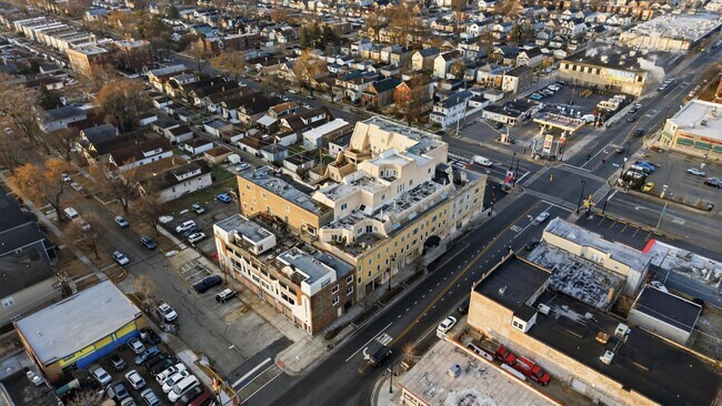 Building Photo - 6337 Roosevelt Rd