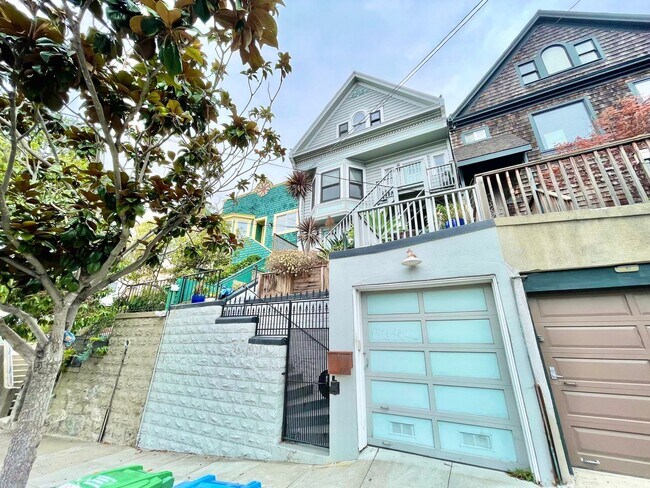 Primary Photo - 1-557 1/2 Vermont St