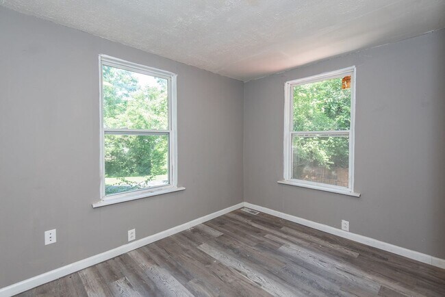 Building Photo - 8819 North Ave