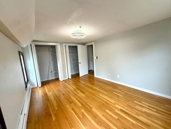 Building Photo - 18 Japonica St