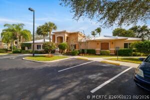 Building Photo - 161 SW Palm Dr