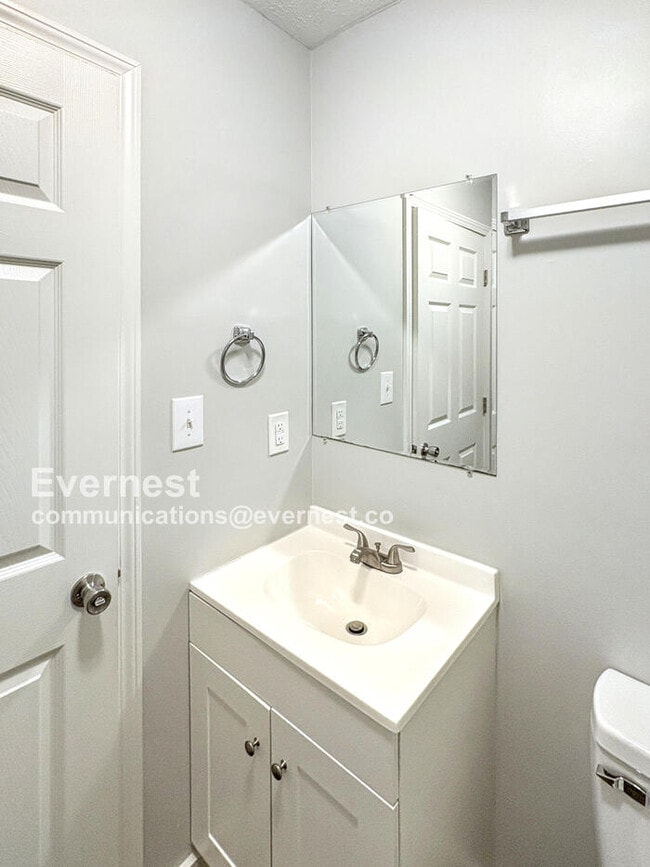 Building Photo - 8598 Stonewall Jackson Dr