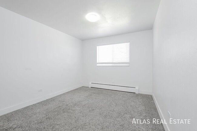 Building Photo - Beautiful 2 Bedroom 1 Bathroom, W/D in Uni...