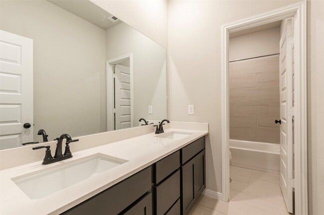 Building Photo - 250 Eagleville Dr