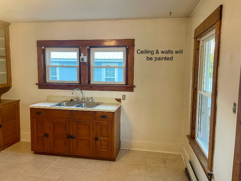 Building Photo - 207 Safford St