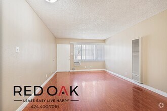 Building Photo - Sun-Drenched One Bedroom with Spacious Roo...