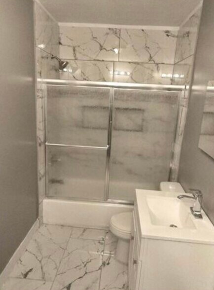 Building Photo - 21 Haendel St