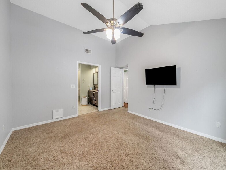 Building Photo - 2758 Waymeyer Dr