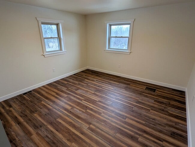 Building Photo - Fully Renovated 3 Bedroom Ranch