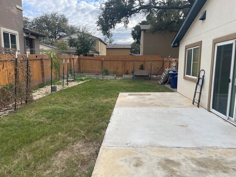 Building Photo - 10418 Legacy Hl