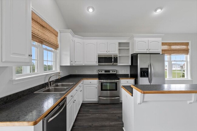 Building Photo - 184 Grandview Dr