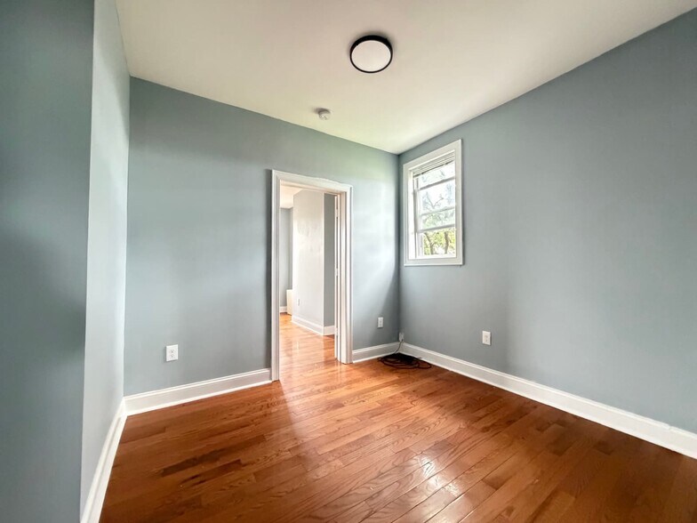 96 Seaview Ave 3L - 94 Seaview Ave