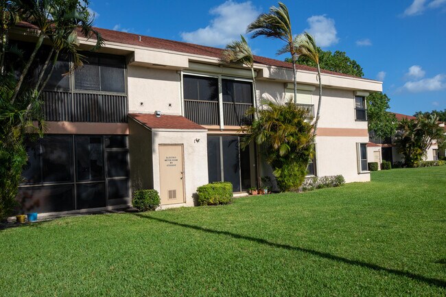 Building Photo - 2738 Carambola Cir S