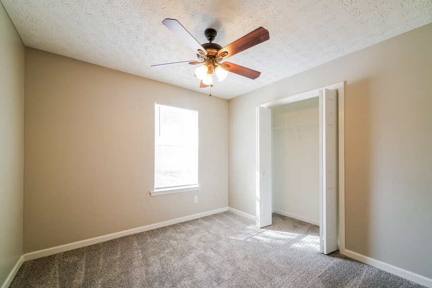 Building Photo - 5246 Kirk Dr