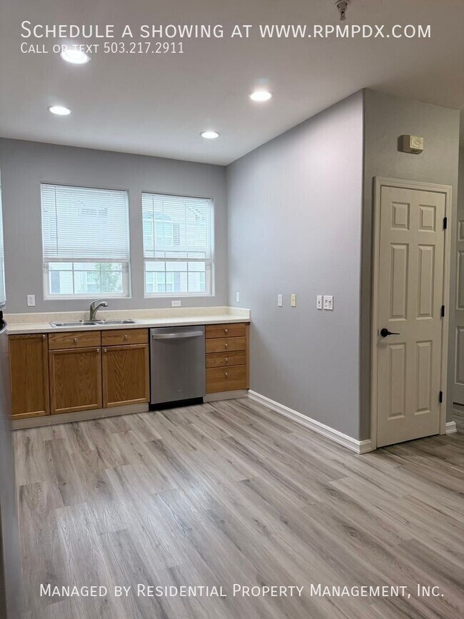 Building Photo - 14320 SW Cougar Ridge Dr