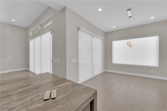 Building Photo - 11032 Rolling Vista Dr