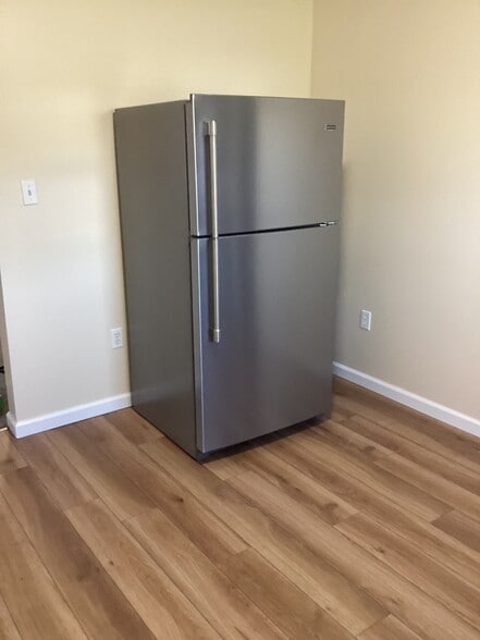 Building Photo - 614 McAlpine St