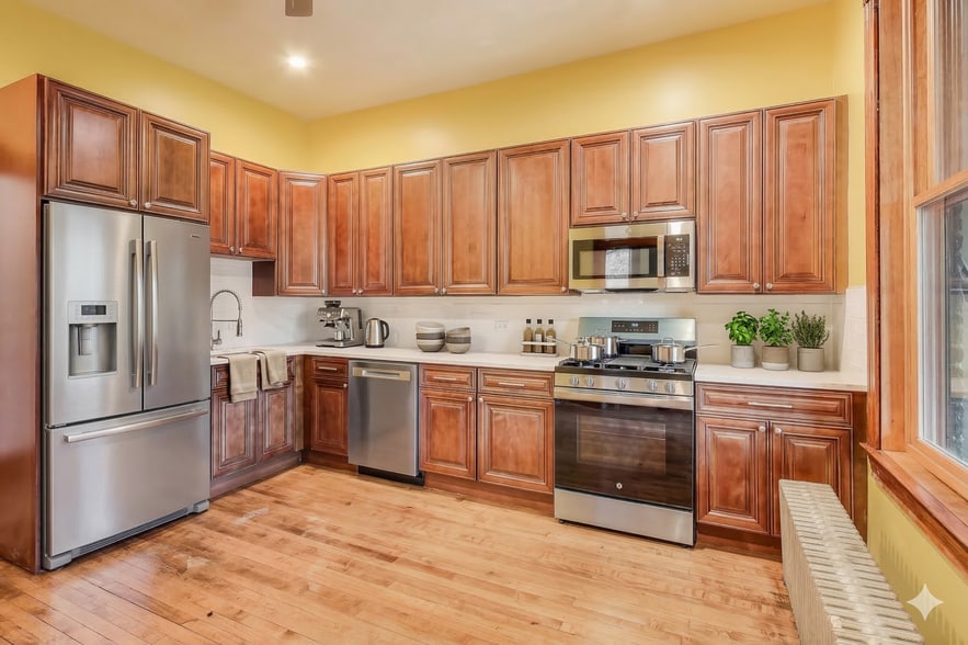 Building Photo - 3351 S Union Ave