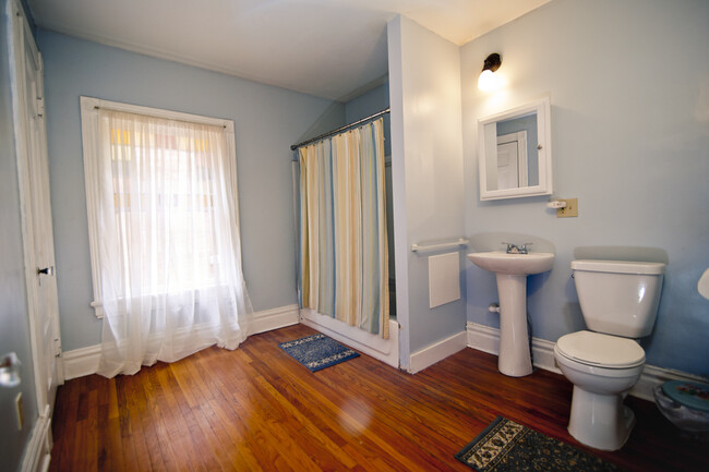 Bathroom 1 - 127 Green St