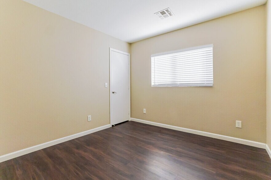 Building Photo - 8505 E Meseto Ave