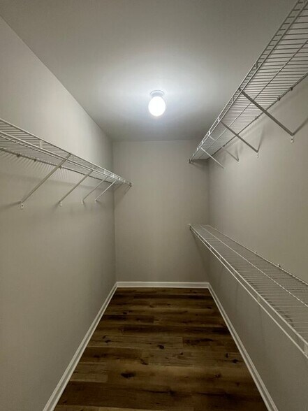 Building Photo - 2501 Southhaven Ln