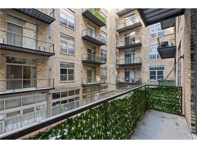 Building Photo - 521 S 7th St