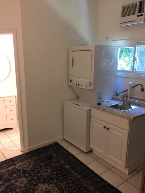 Building Photo - 303 Old Town Rd