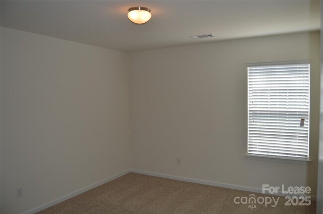 Building Photo - 117 Quail Springs Rd