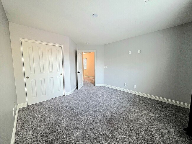 Building Photo - Three-bedroom Single Family
