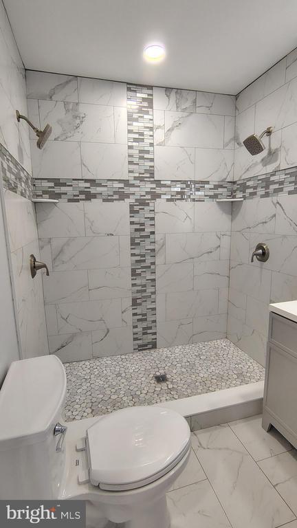 Building Photo - 1000 Main Ave