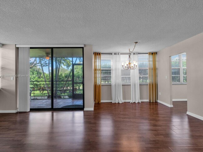 Building Photo - 1000 St Charles Pl