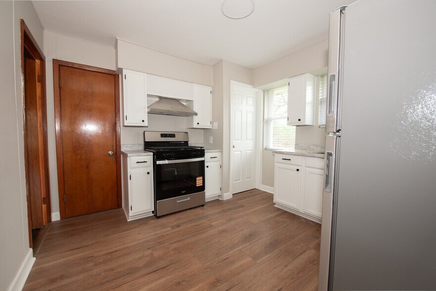 Building Photo - 956 Fontaine Pl