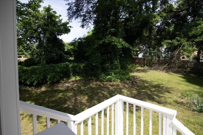Building Photo - Newly Renovated 3/2 Feet From Atlanta Belt...