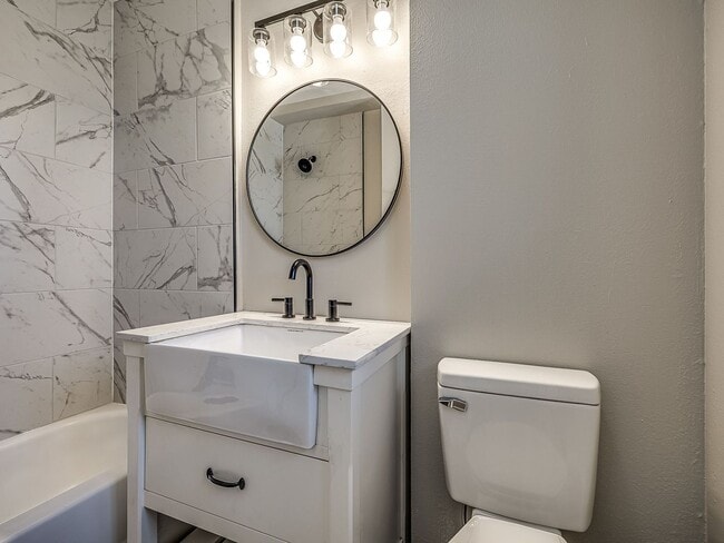 Building Photo - 3 bed / 2 bath home in great location!