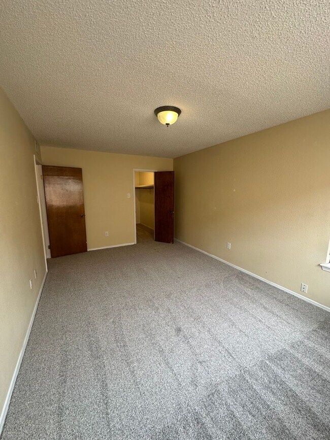 Building Photo - 313 Innsdale Terrace