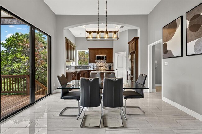Building Photo - 2801 Manitou Dr