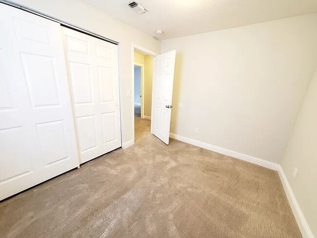 Building Photo - Spacious 2 Story Home With Lincoln Schools