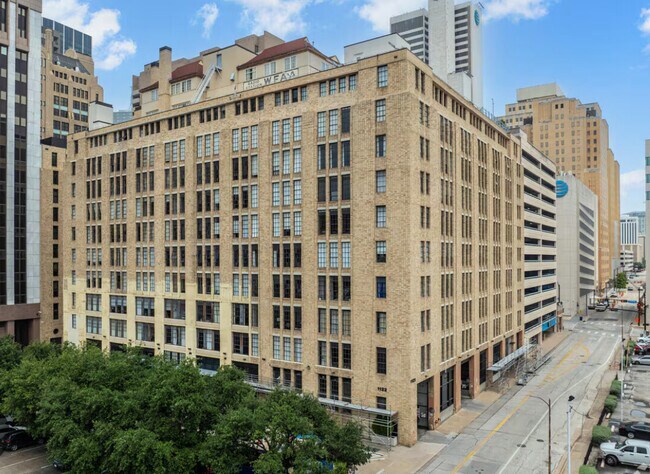 Building Photo - 1122 Jackson St