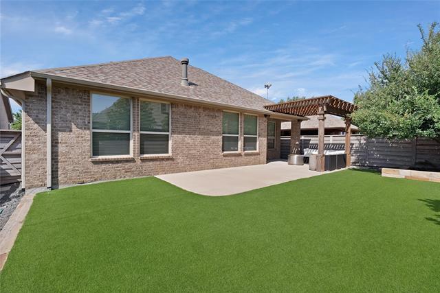 Building Photo - 709 Field Crossing