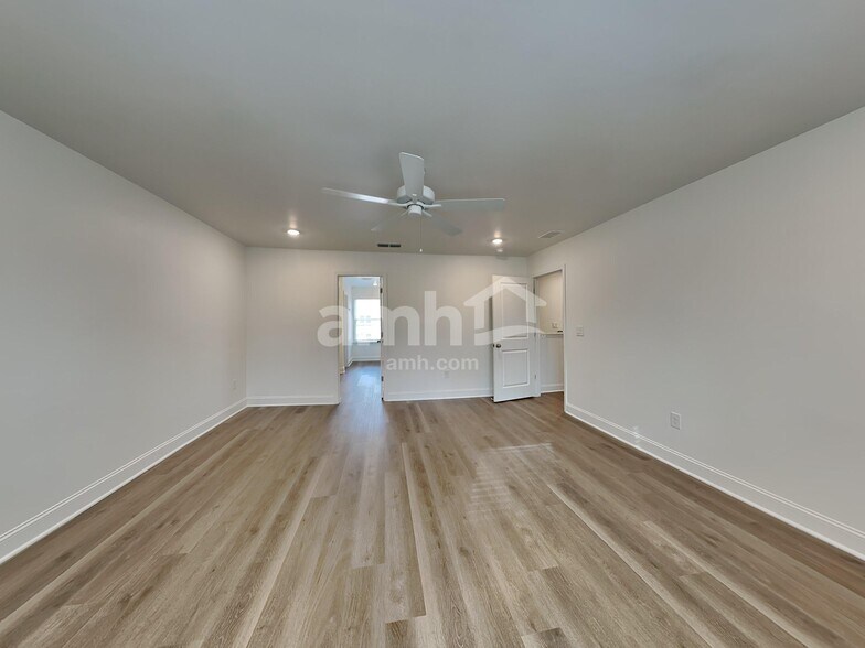 Building Photo - 1559 Aquamarine Dr